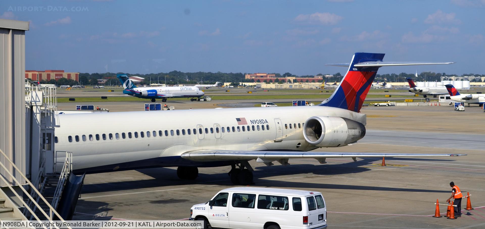 N908DA, 1995 McDonnell Douglas MD-90-30 C/N 53388, Atlanta