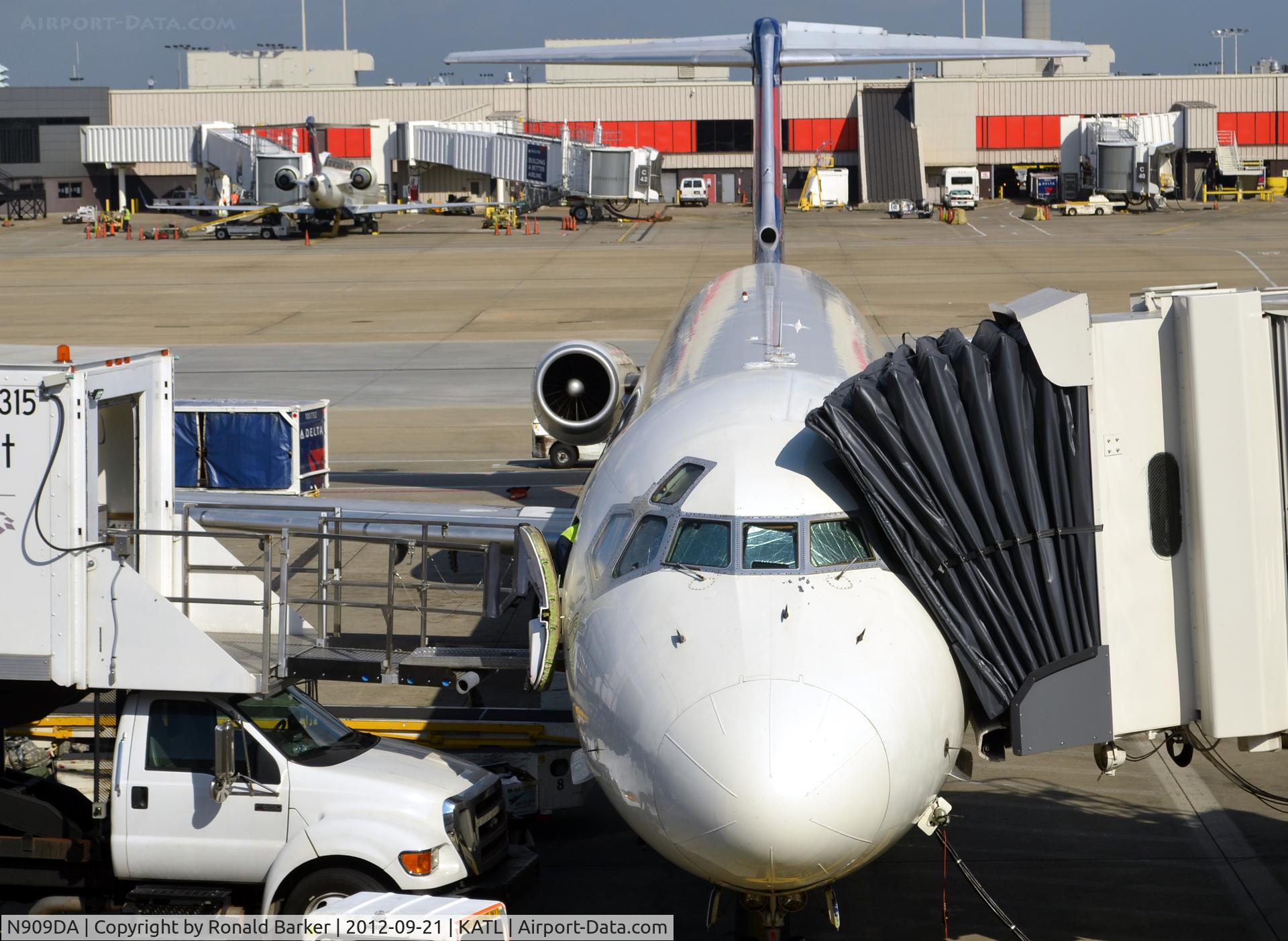 N909DA, 1995 McDonnell Douglas MD-90-30 C/N 53389, Atlanta