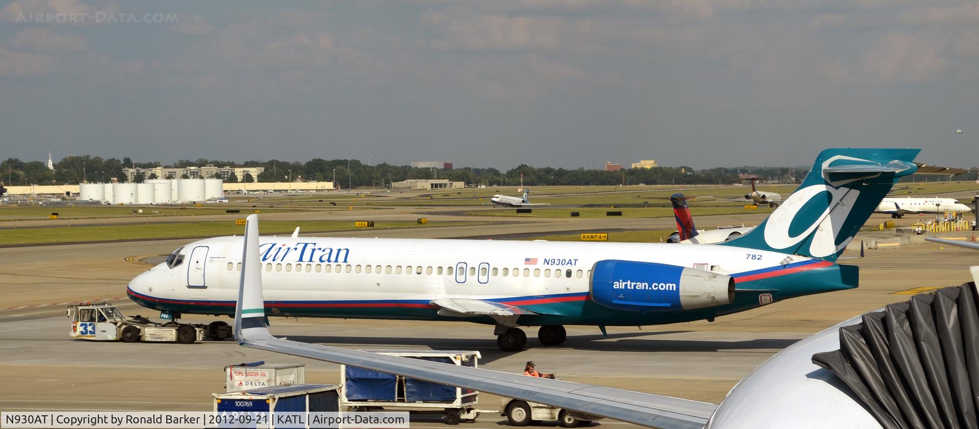 N930AT, 2000 Boeing 717-200 C/N 55072, Taxi ATL