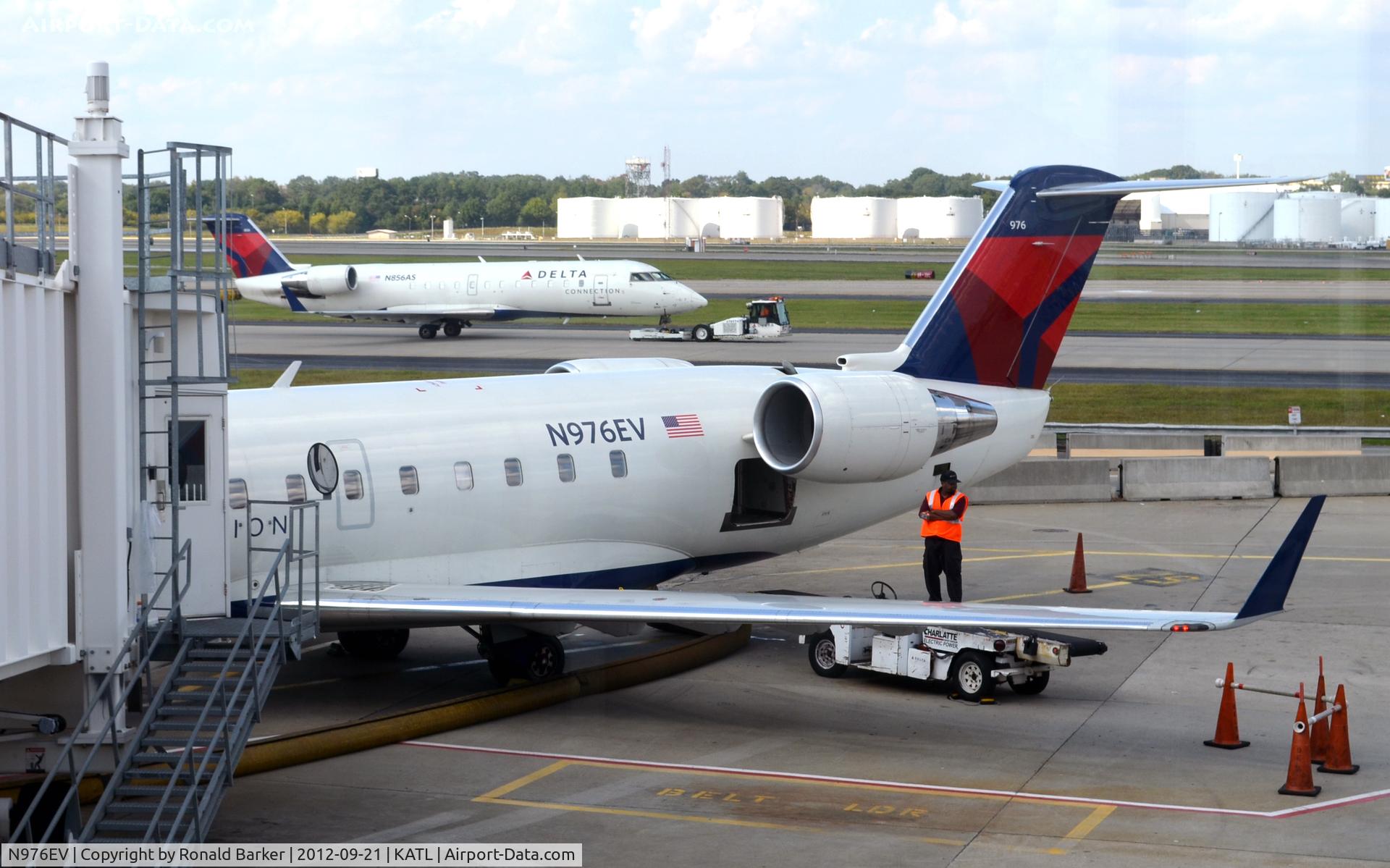 N976EV, 2001 Bombardier CRJ-200ER (CL-600-2B19) C/N 7601, Atlanta