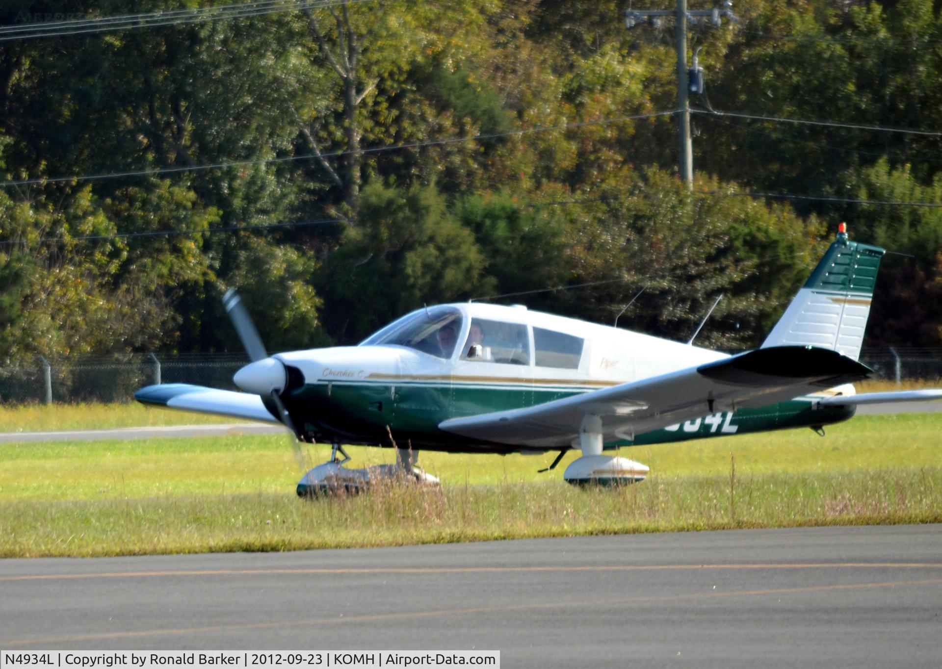 N4934L, 1967 Piper PA-28-180 C/N 28-4302, Taxi OMH