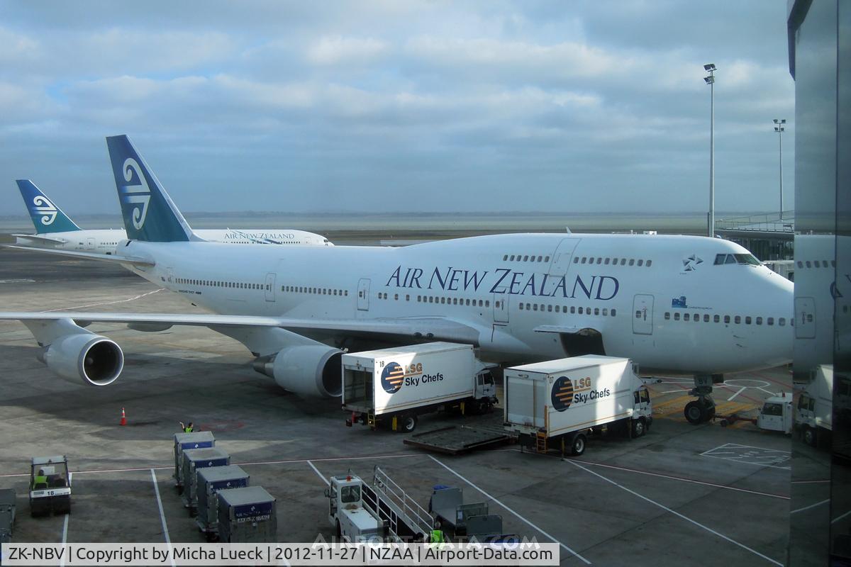ZK-NBV, 1998 Boeing 747-419 C/N 26910, At Auckland