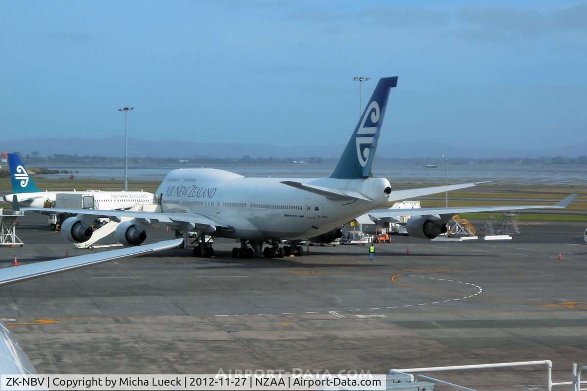 ZK-NBV, 1998 Boeing 747-419 C/N 26910, At Auckland