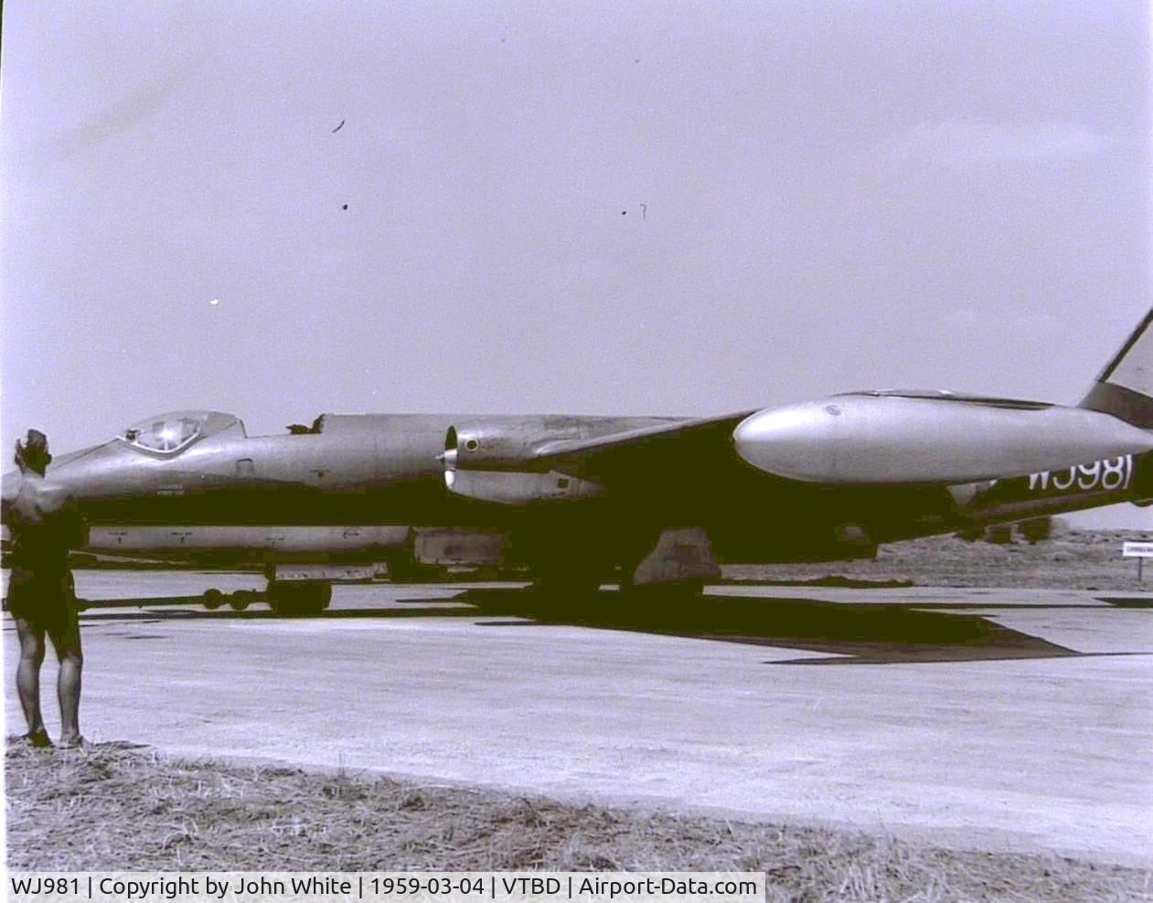 WJ981, English Electric Canberra T.17A C/N Not found WJ981, 45 Squadron RAF At Don Muang, Bangkok,Exercise 'Air Progress'
Damaged after belly-landing, later flown back to Base.