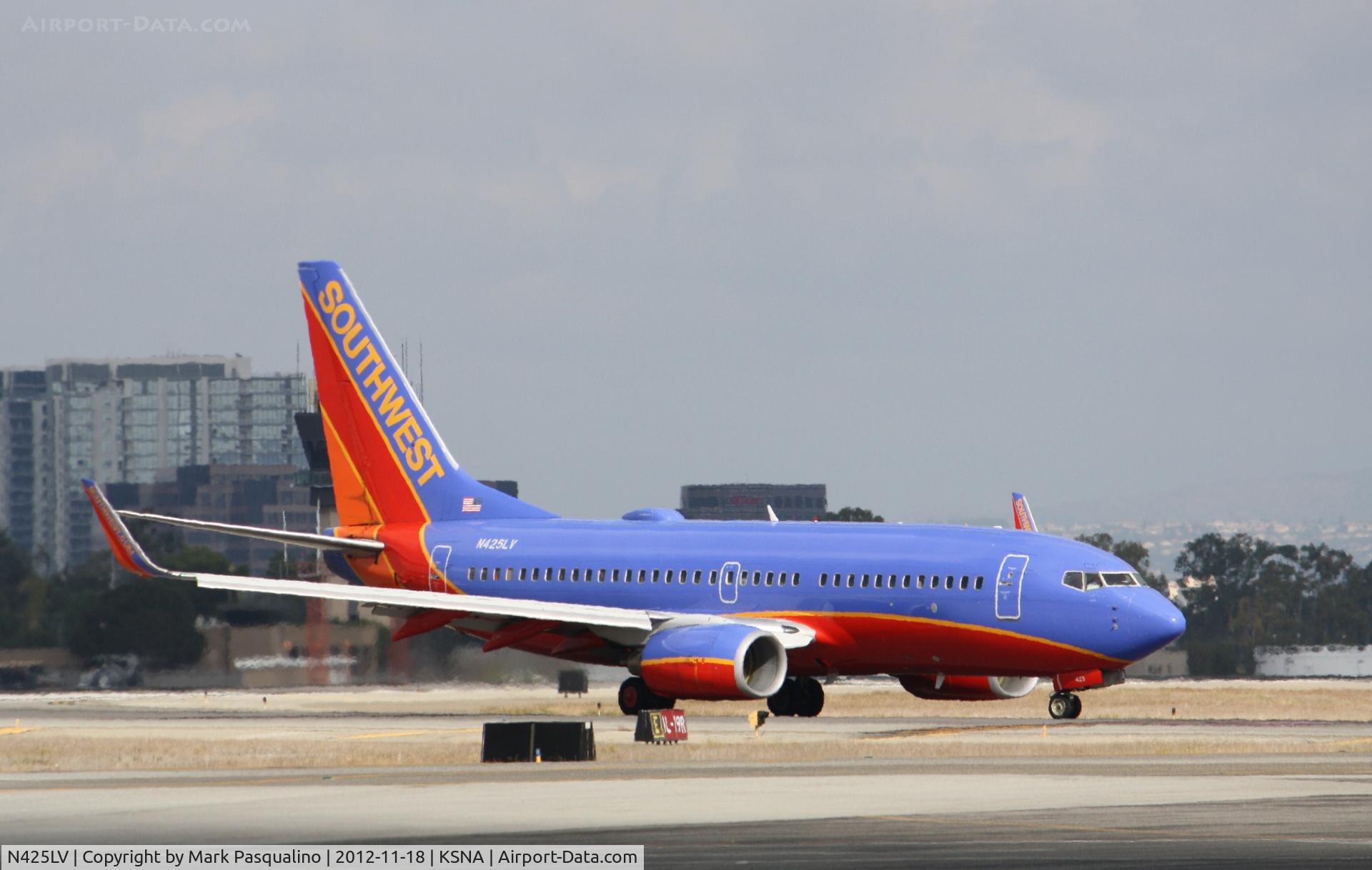 N425LV, 2002 Boeing 737-7H4 C/N 29829, Boeing 737-700
