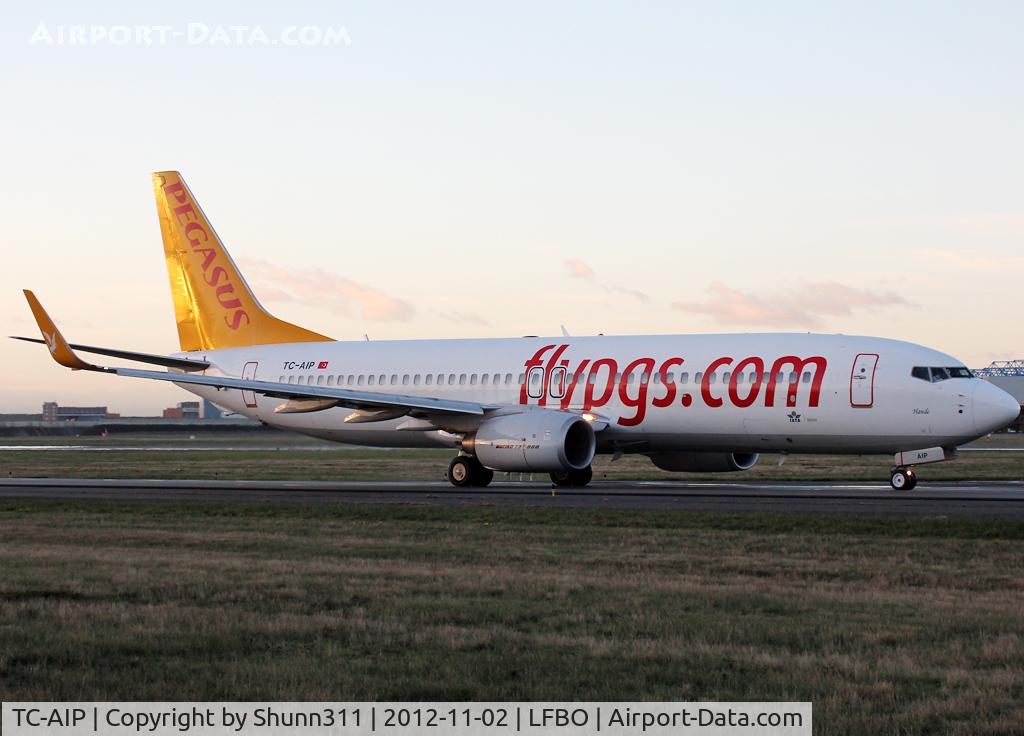 TC-AIP, 2011 Boeing 737-82R C/N 40877, Taxiing holding point rwy 14L for departure...