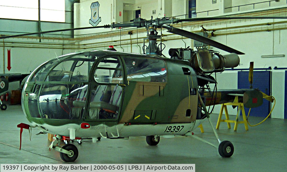 19397, 1971 Sud SA-316B Alouette III C/N 1913, Sud Aviation SA.316B Alouette III [1913] Beja~CS 05/05/2000. No its not a re-designed tail it's on trestles behind the fuselage.