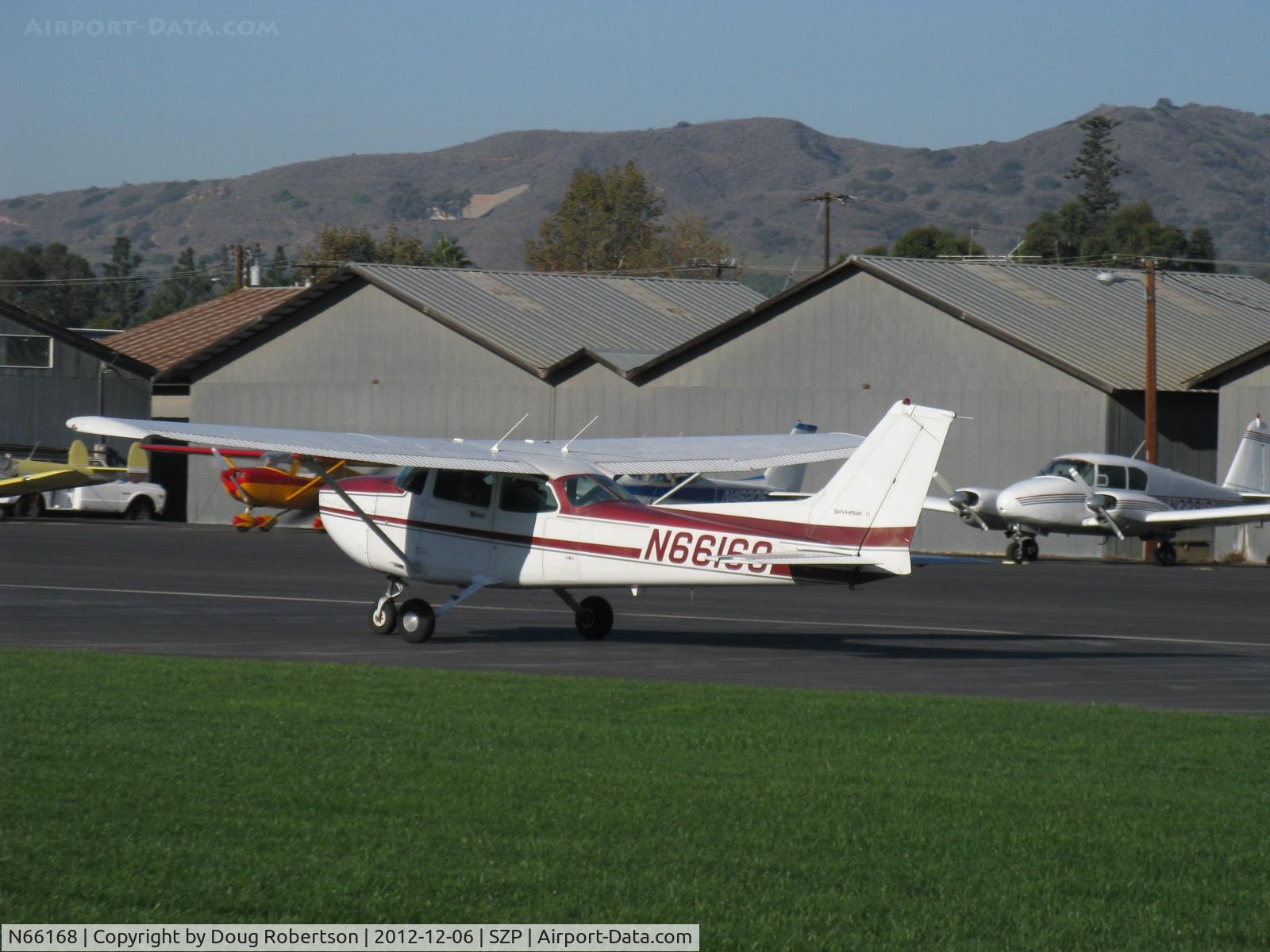 N66168, 1983 Cessna 172P C/N 17275974, 1983 Cessna 172P SKYHAWK II, Lycoming O-320 D2J 160 Hp, landing roll Rwy 22