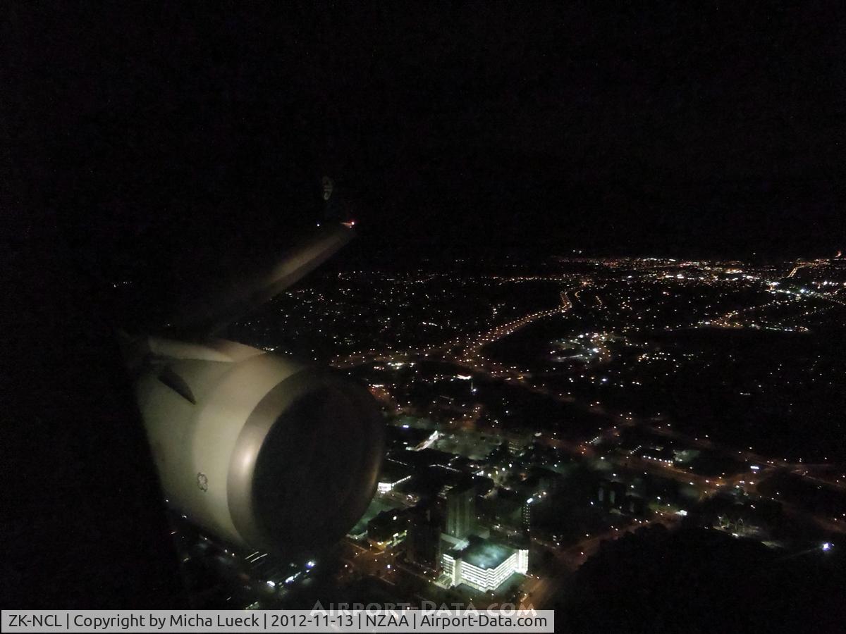ZK-NCL, 1997 Boeing 767-319/ER C/N 28745, On finals at AKL just before midnight