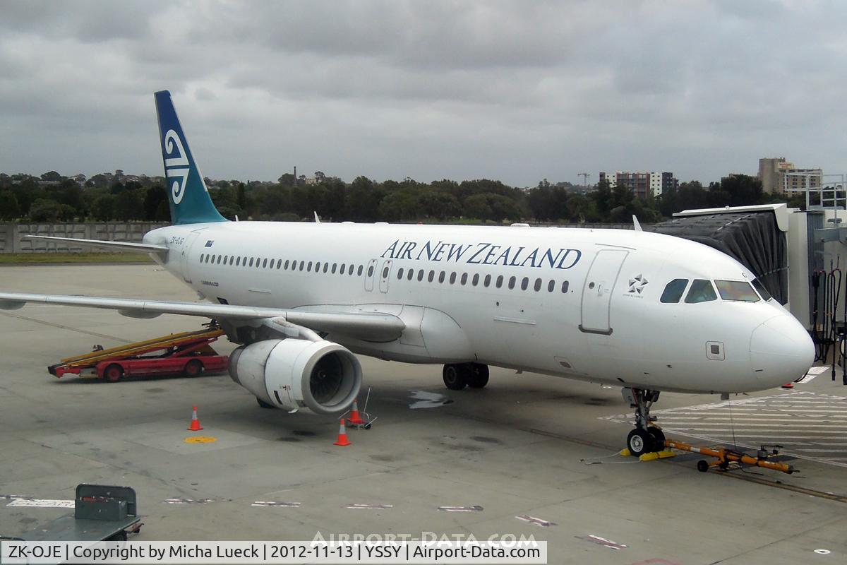 ZK-OJE, 2003 Airbus A320-232 C/N 2148, At Sydney