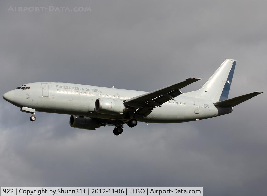 922, 1986 Boeing 737-330(QC) C/N 23524, Landing rwy 32R