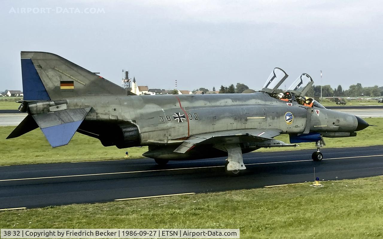 38 32, 1972 McDonnell Douglas F-4F Phantom II C/N 4700, taxying to the flightline at Fliegerhorst Neuburg