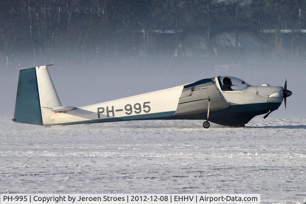PH-995, Scheibe SF-25D Falke C/N 4640D, Hilversum in the snow!