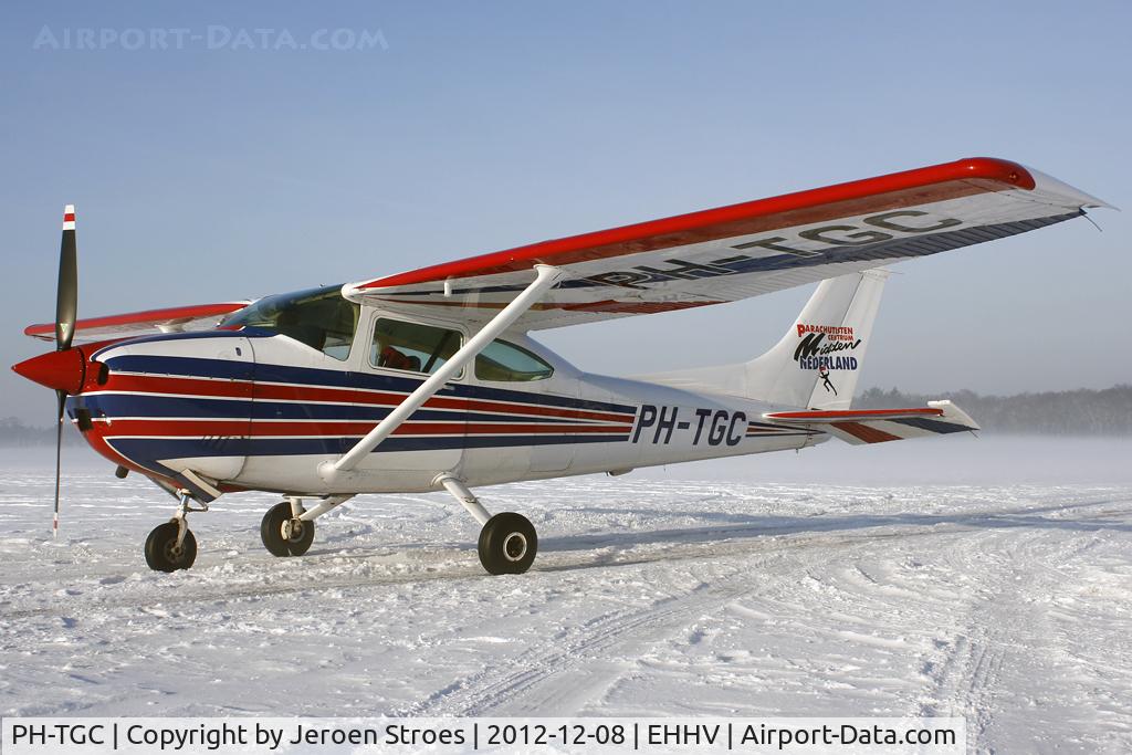 PH-TGC, Cessna 182R Skylane C/N 18268401, Hilversum in the snow!