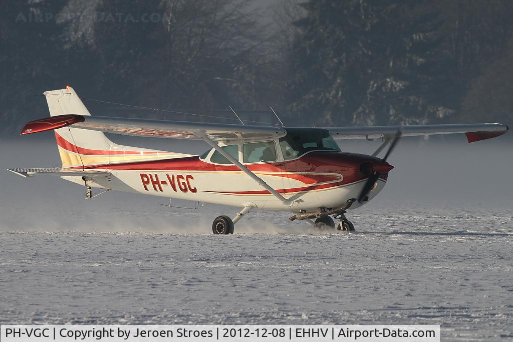 PH-VGC, Cessna 172N C/N 17271277, Hilversum in the snow!