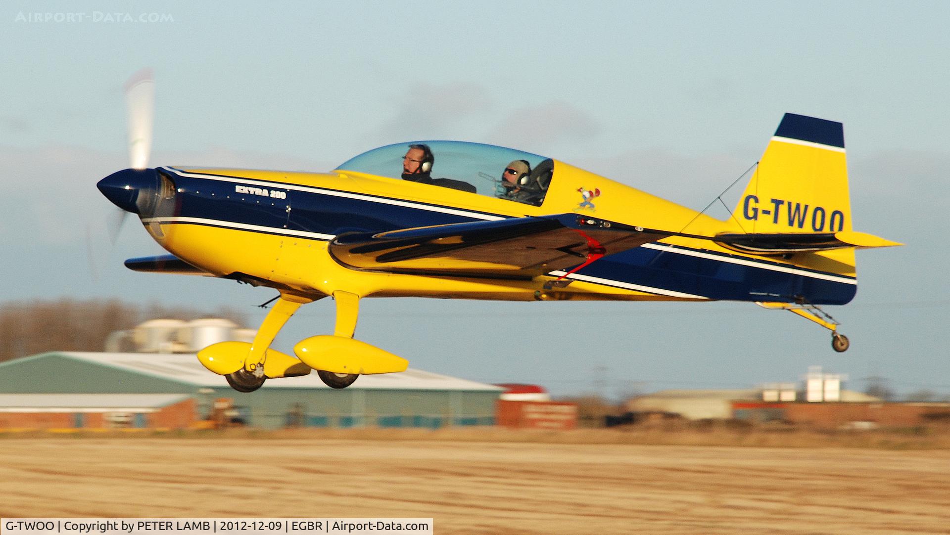 G-TWOO, 1996 Extra EA-300/200 C/N 05, PHOTO TAKEN AT BREIGHTON E.YORKS