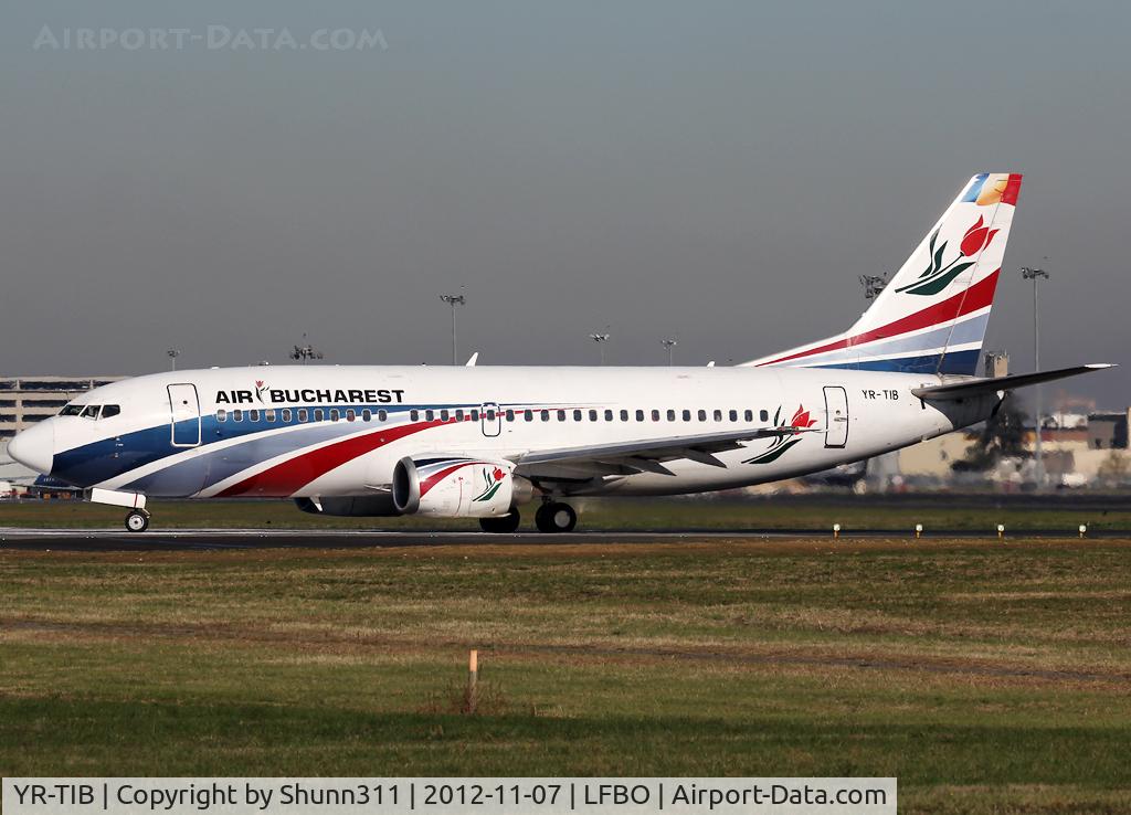 YR-TIB, 1995 Boeing 737-3L9 C/N 27924, Lining up rwy 32R for departure...
