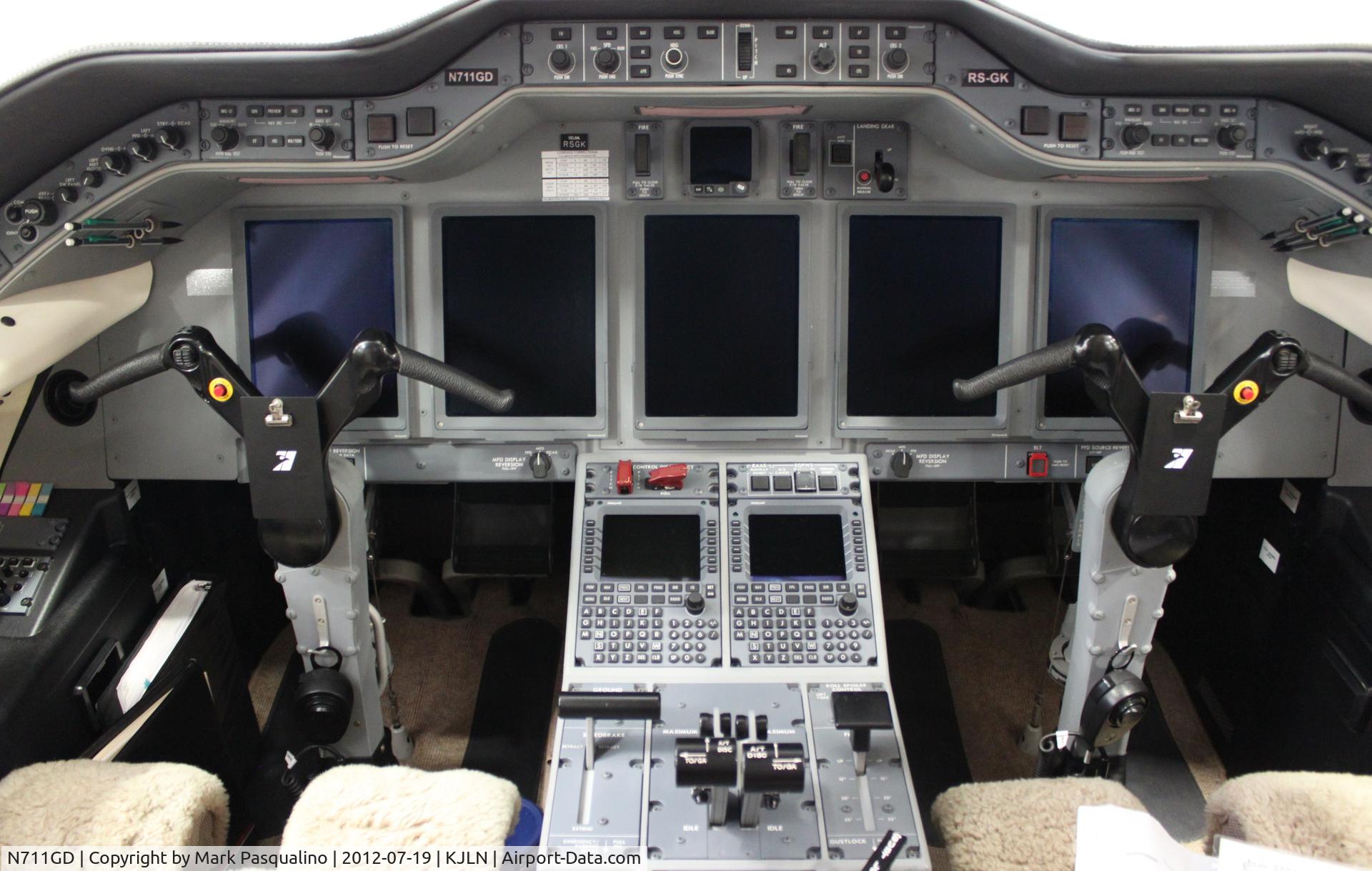 N711GD, 2008 Hawker Beechcraft 4000 C/N RC-7, Hawker 4000