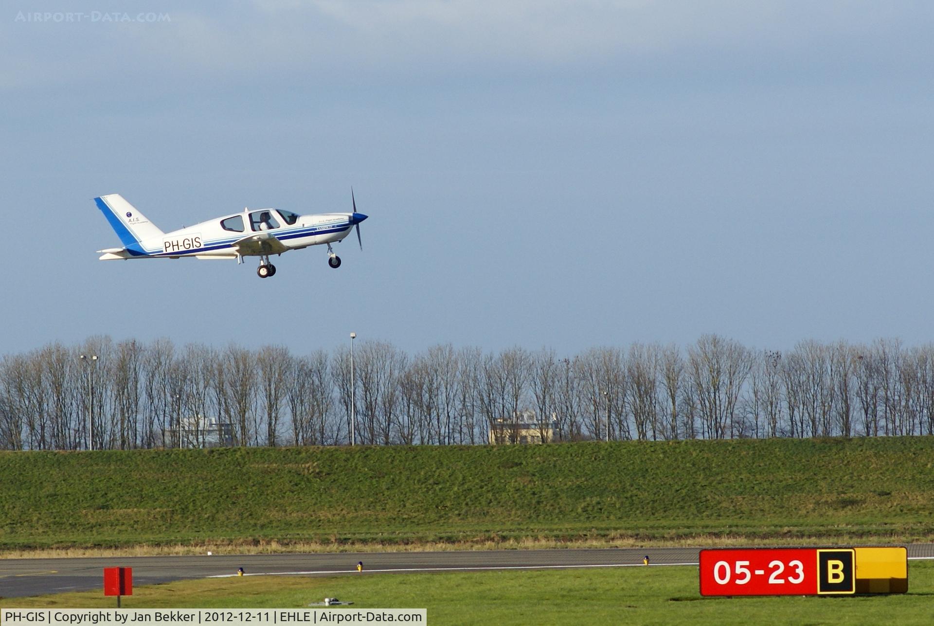 PH-GIS, Socata TB-9 Tampico C/N 1386, Just after take off