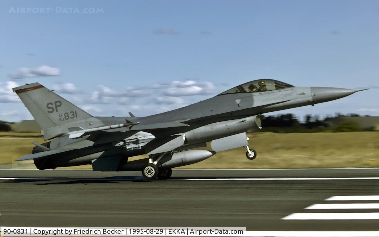 90-0831, 1990 General Dynamics F-16C Fighting Falcon C/N CC-31, touchdown