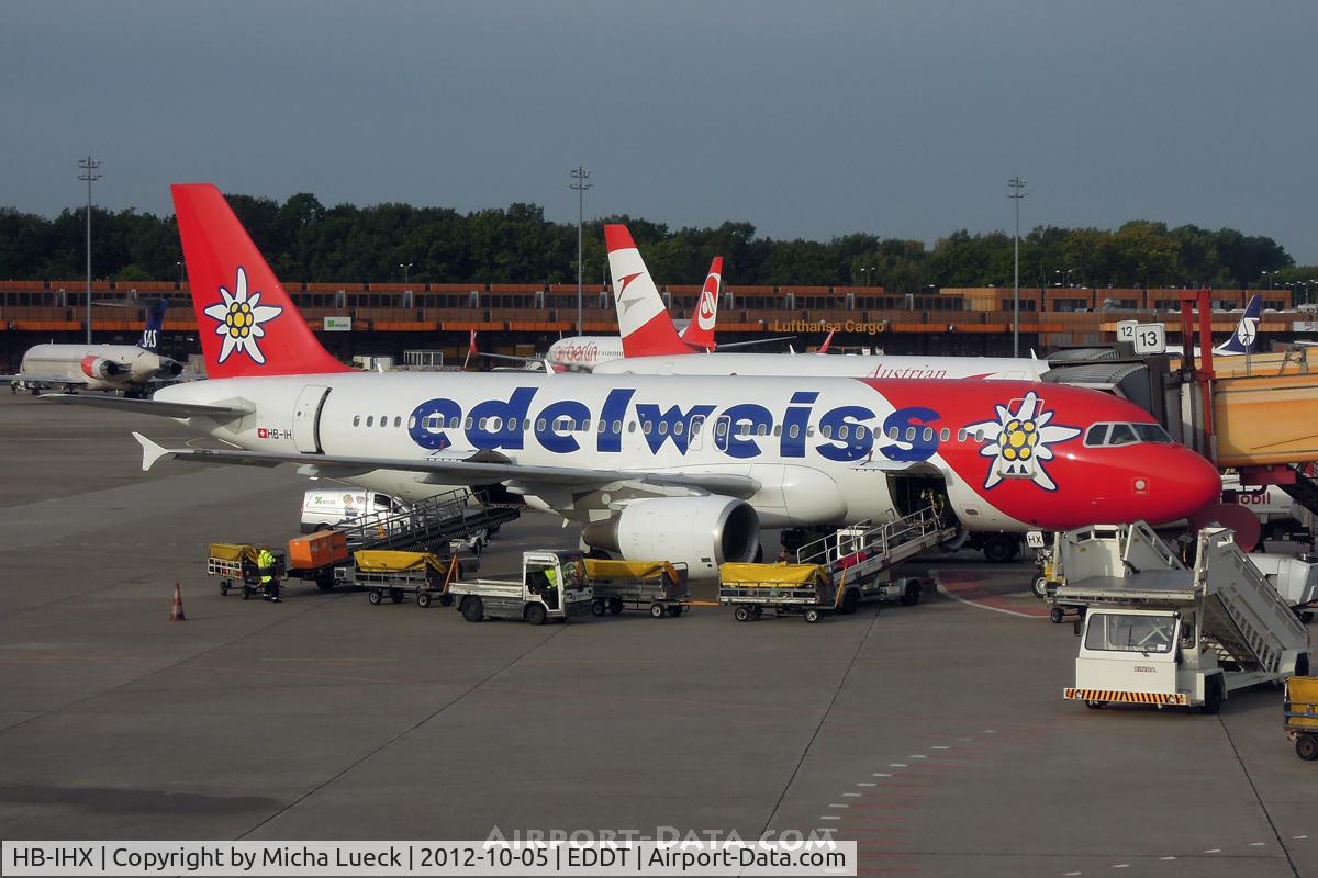 HB-IHX, 1998 Airbus A320-214 C/N 0942, At Tegel