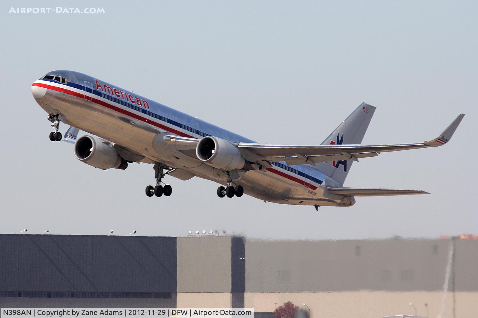 N398AN, 1999 Boeing 767-323ER C/N 29605, American Airlines departing DFW Airport