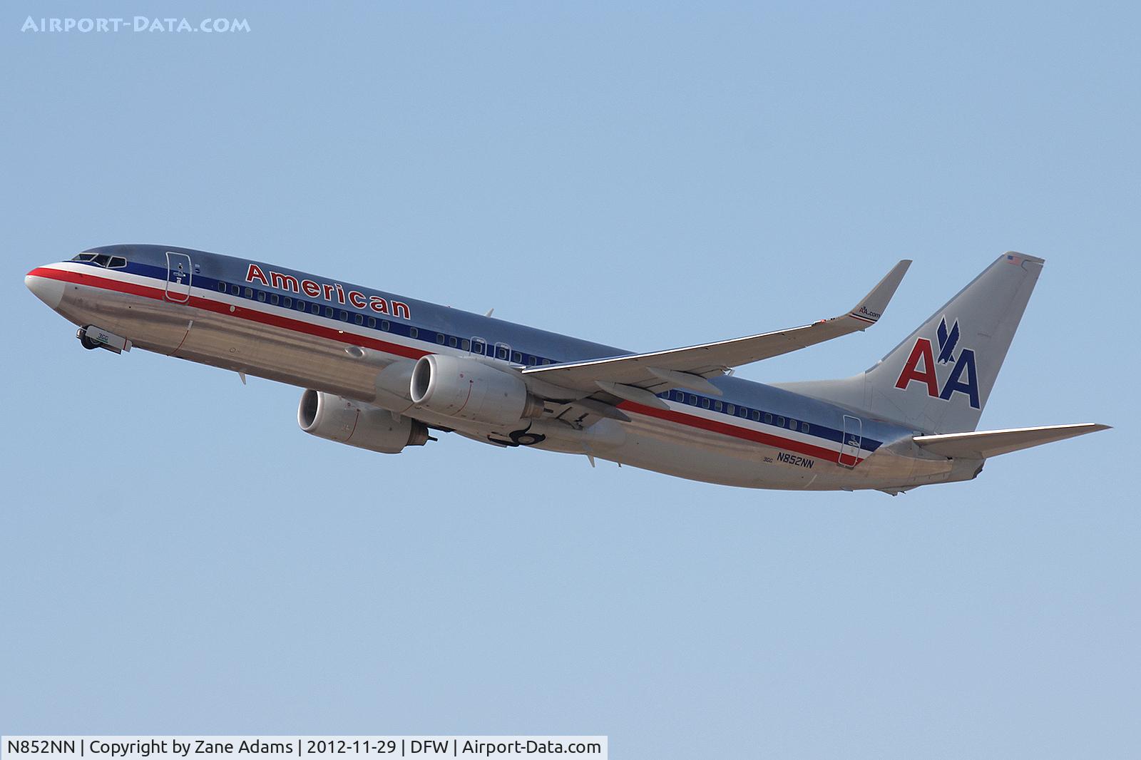 N852NN, 2010 Boeing 737-823 C/N 40581, American Airlines departing DFW Airport