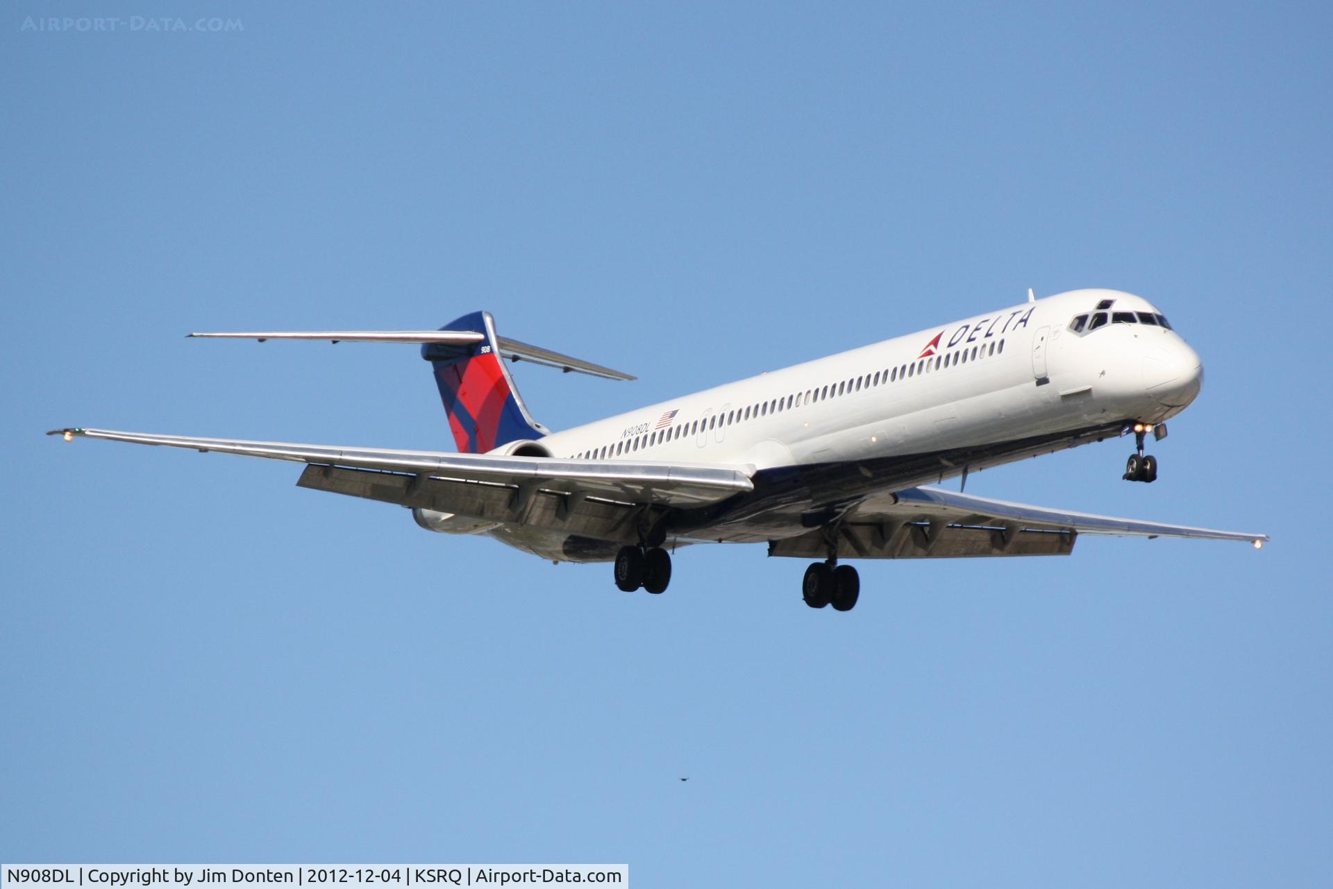 N908DL, 1987 McDonnell Douglas MD-88 C/N 49539, Delta Flight 1671 (N908DL) on approach to Sarasota-Bradenton International Airport following a flight from Hartsfield-Jackson Atlanta International Airport