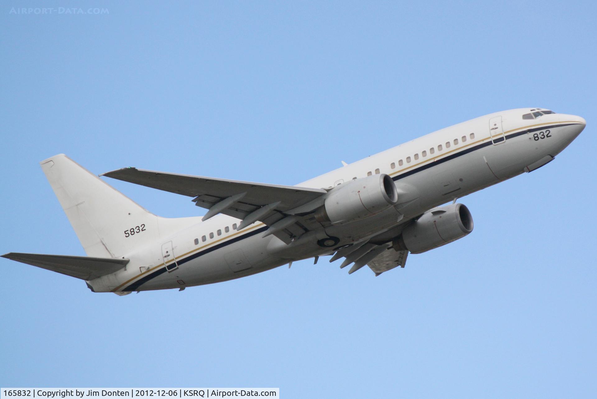 165832, 2001 Boeing C-40A Clipper C/N 30781/742, C-40 Clipper (165832) from Fleet Logistics Support Squadron 58 from Jacksonville Naval Air Station departs Sarasota-Bradenton International Airport