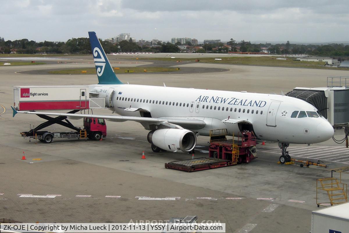 ZK-OJE, 2003 Airbus A320-232 C/N 2148, At Sydney