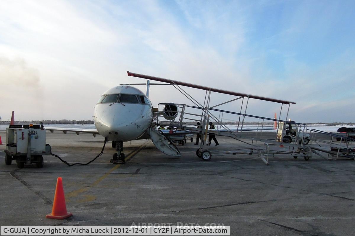 C-GUJA, 2005 Bombardier CRJ-200ER (CL-600-2B19) C/N 8011, Just arrived at -32C!!!!