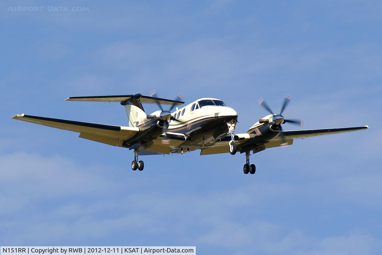 N151RR, 1991 Beech B200 King Air C/N BB-1395, On approach 12R