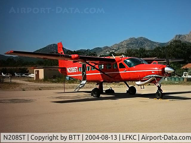 N208ST, 2006 Cessna 208B Grand Caravan C/N 208B1198, Parked