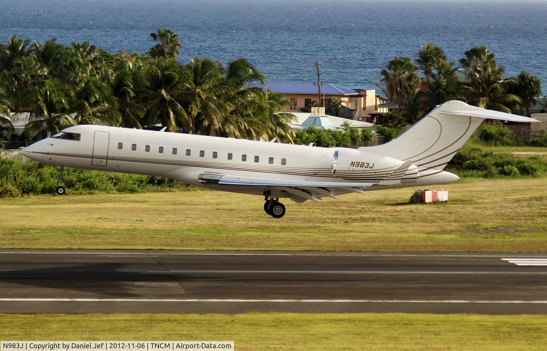N983J, 2000 Bombardier BD-700-1A10 Global Express C/N 9072, N983J
