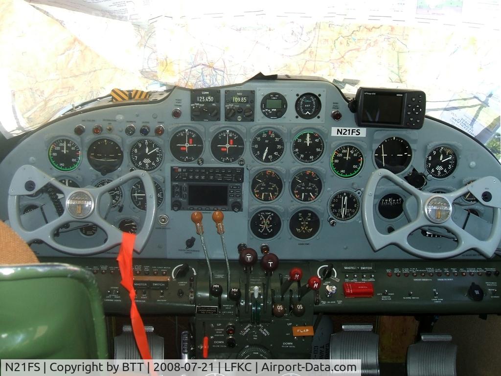 N21FS, 1952 Beech Expeditor 3NM C/N CA-138, Cockpit view