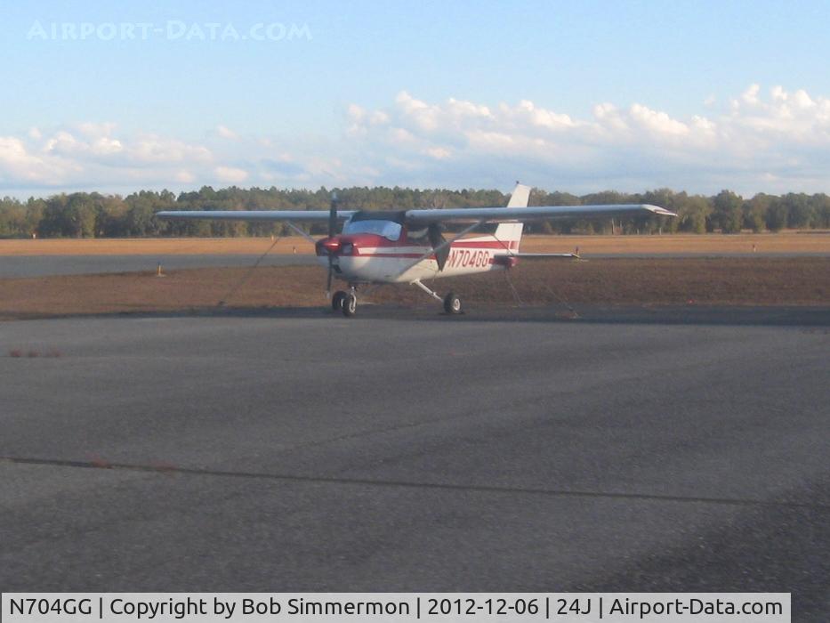 N704GG, 1976 Cessna 150M C/N 15078595, On the ramp at Live Oak, FL