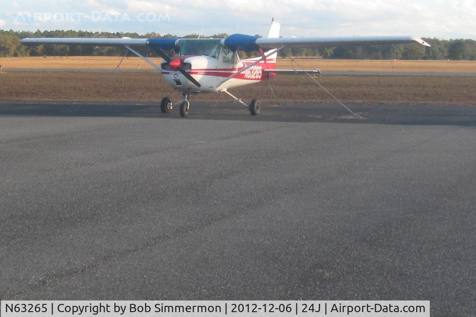 N63265, 1975 Cessna 150M C/N 15077216, On the ramp at Live Oak, FL
