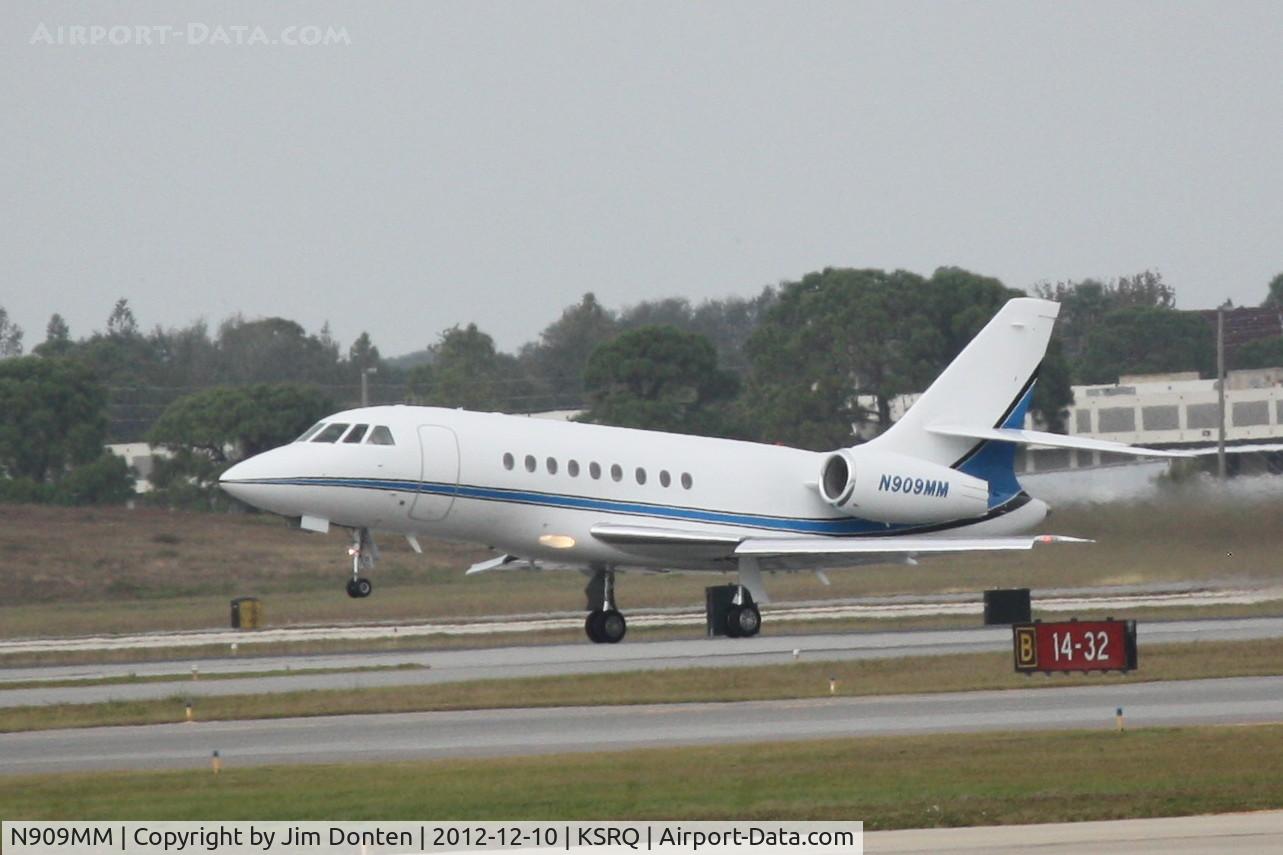 N909MM, 2004 Dassault Falcon 900EX C/N 38, Dassualt Falcon 2000EX (N909MM) departs Sarasota-Bradenton International Airport