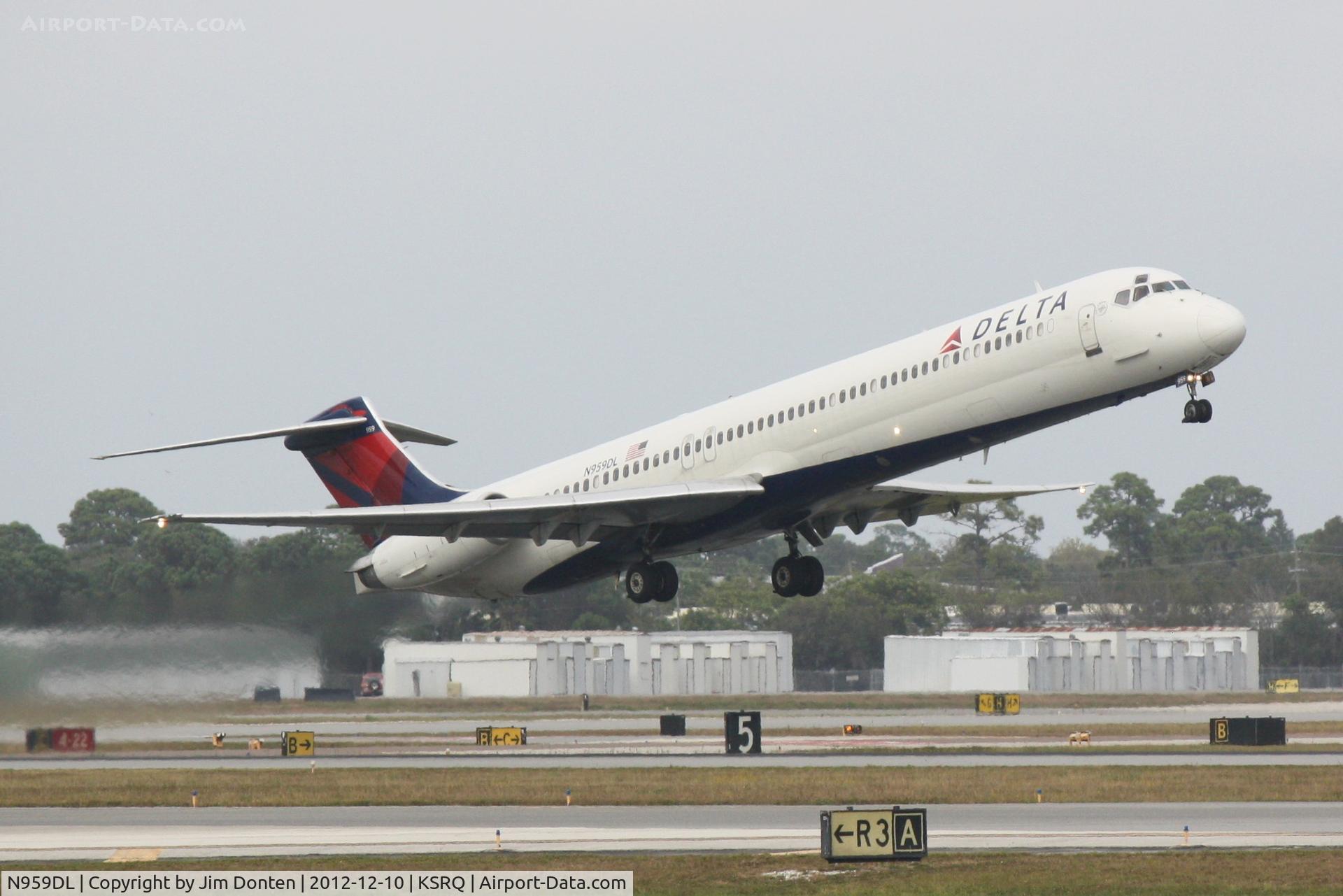 N959DL, 1990 McDonnell Douglas MD-88 C/N 49978, Delta Flight 1671 (N959DL) departs Sarasota-Bradenton International Airport enroute to Hartsfield-Jackson Atlanta International Airport