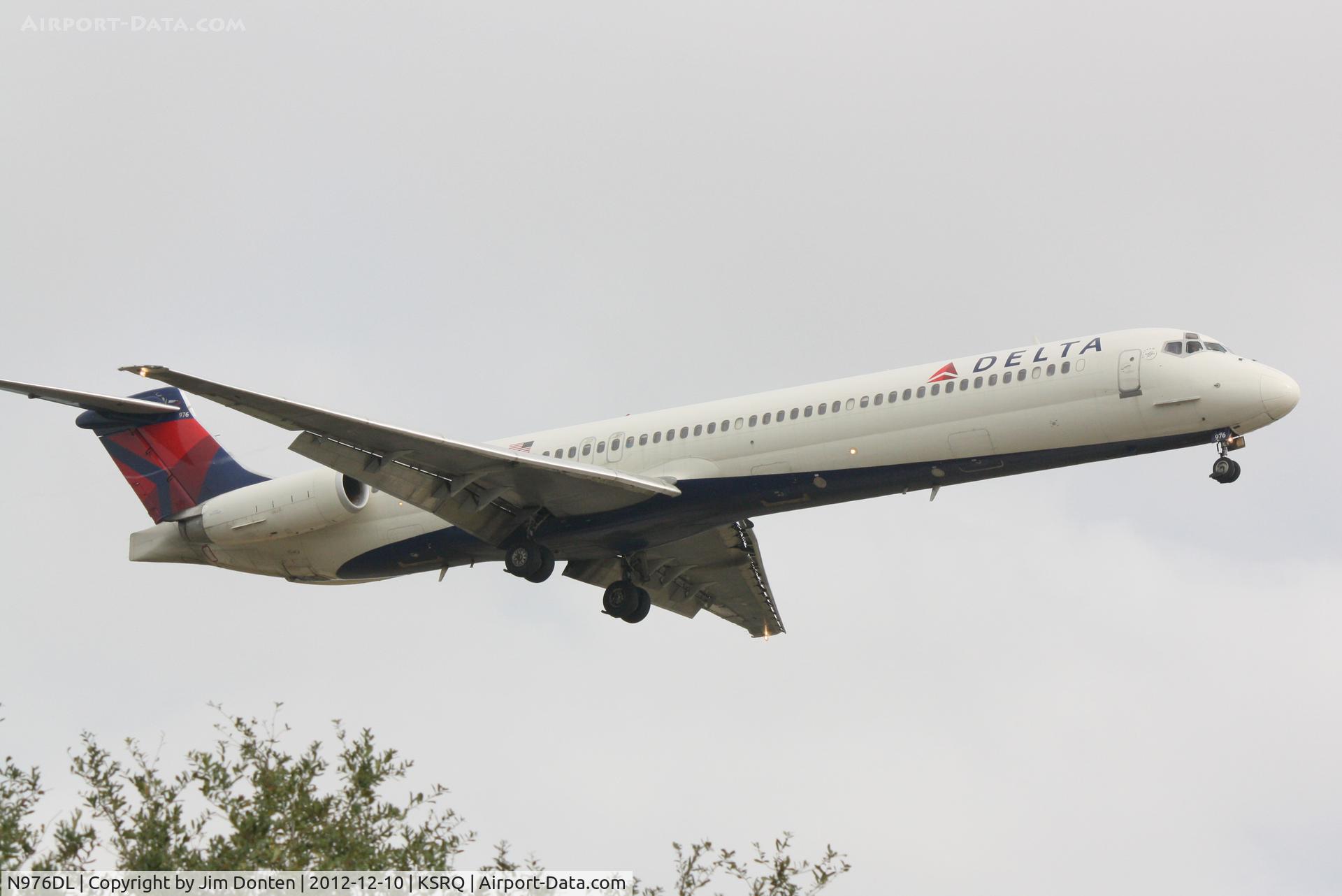 N976DL, 1991 McDonnell Douglas MD-88 C/N 53257, Delta Flight 2298 (N976DL) arrives at Sarasota-Bradenton International Airport following a flight from Hartsfield-Jackson International Airport
