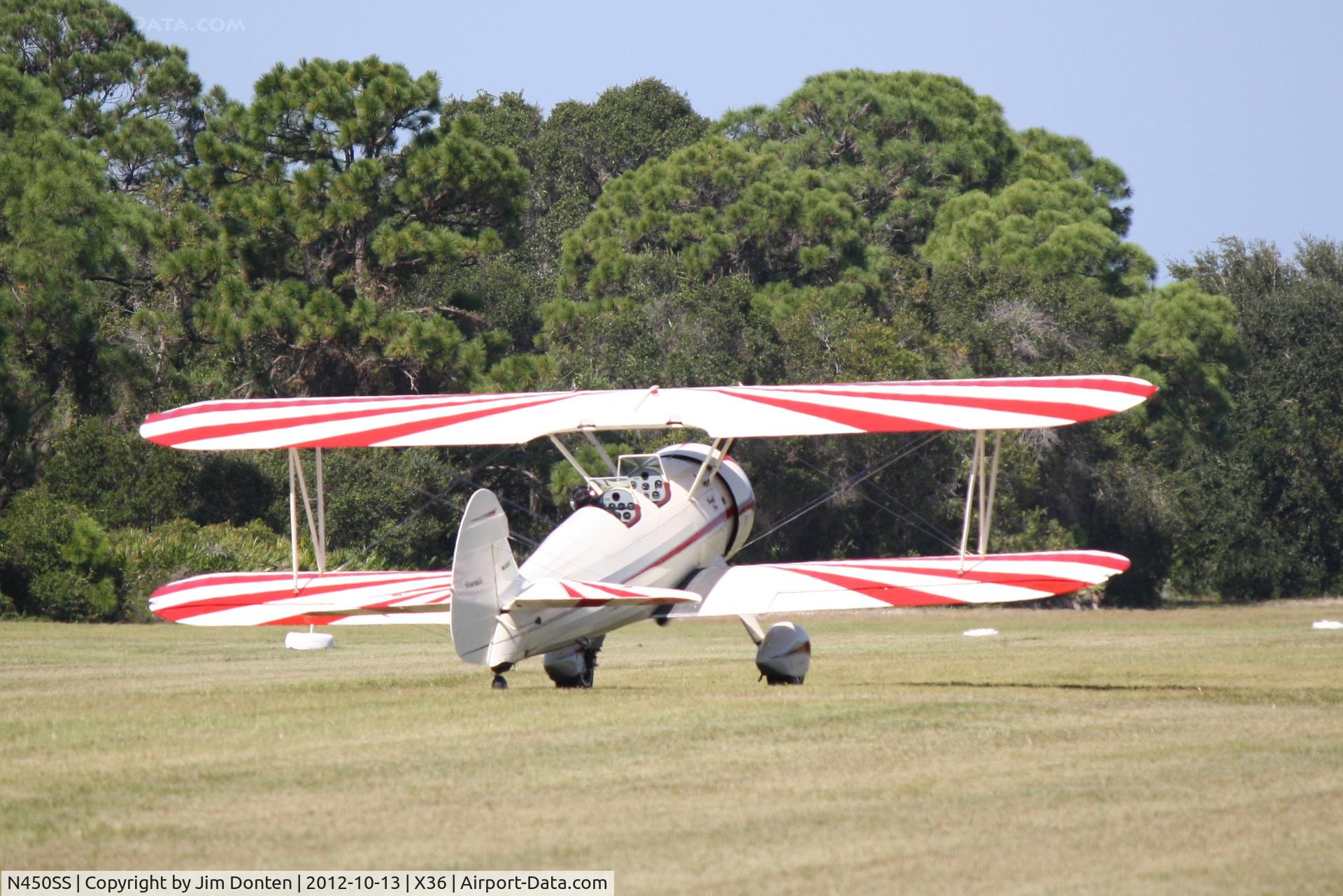 N450SS, 1942 Boeing A75N1 C/N 75-3937, Stearman Model 75 (N450SS) taxis at Buchan Airport