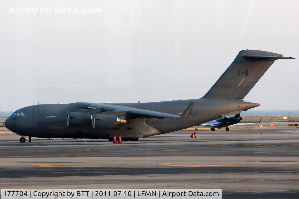 177704, 2008 Boeing CC-177 Globemaster III C/N F-187, Parked