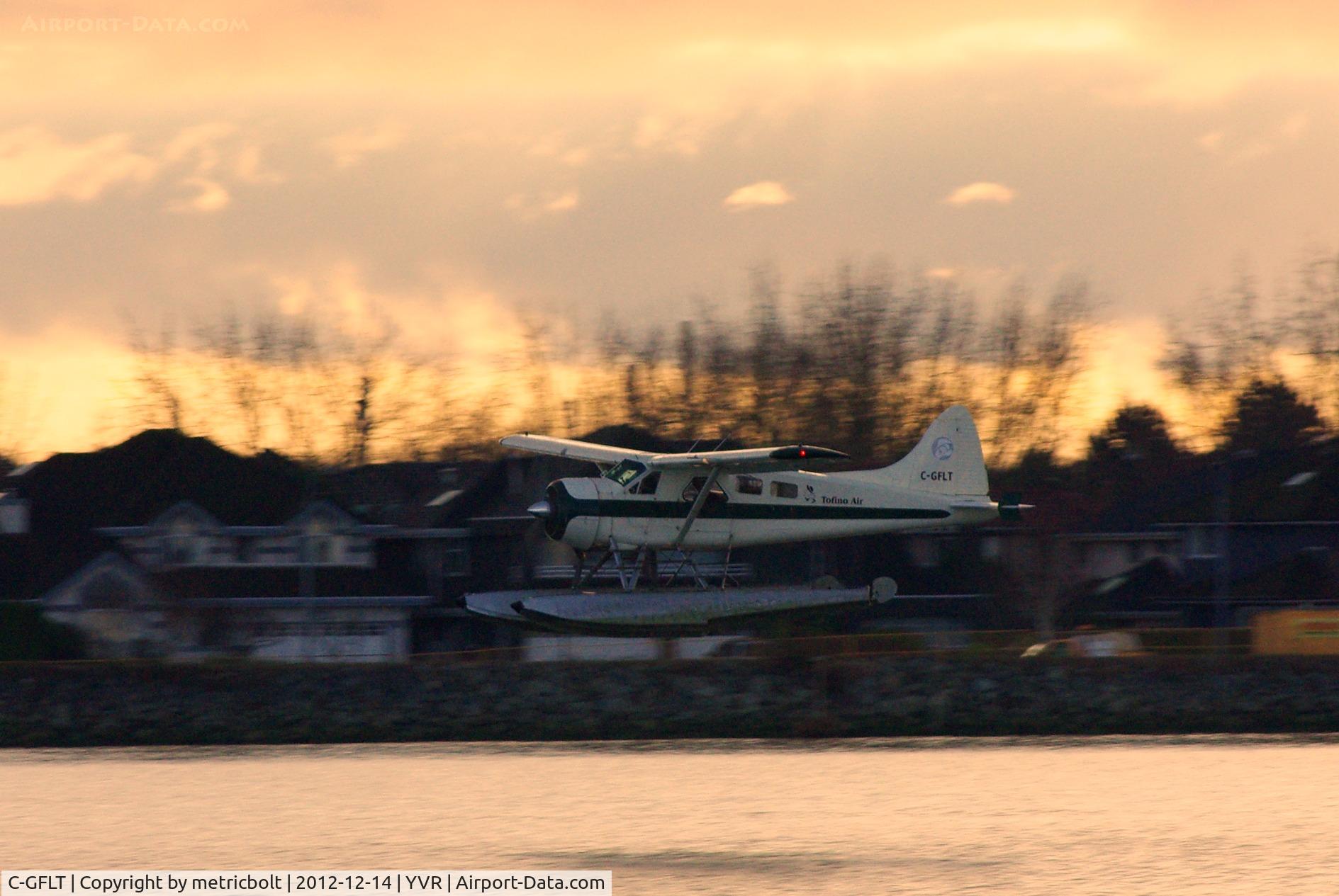 C-GFLT, 1952 De Havilland Canada DHC-2 Beaver C/N 279, Landing on the Fraser