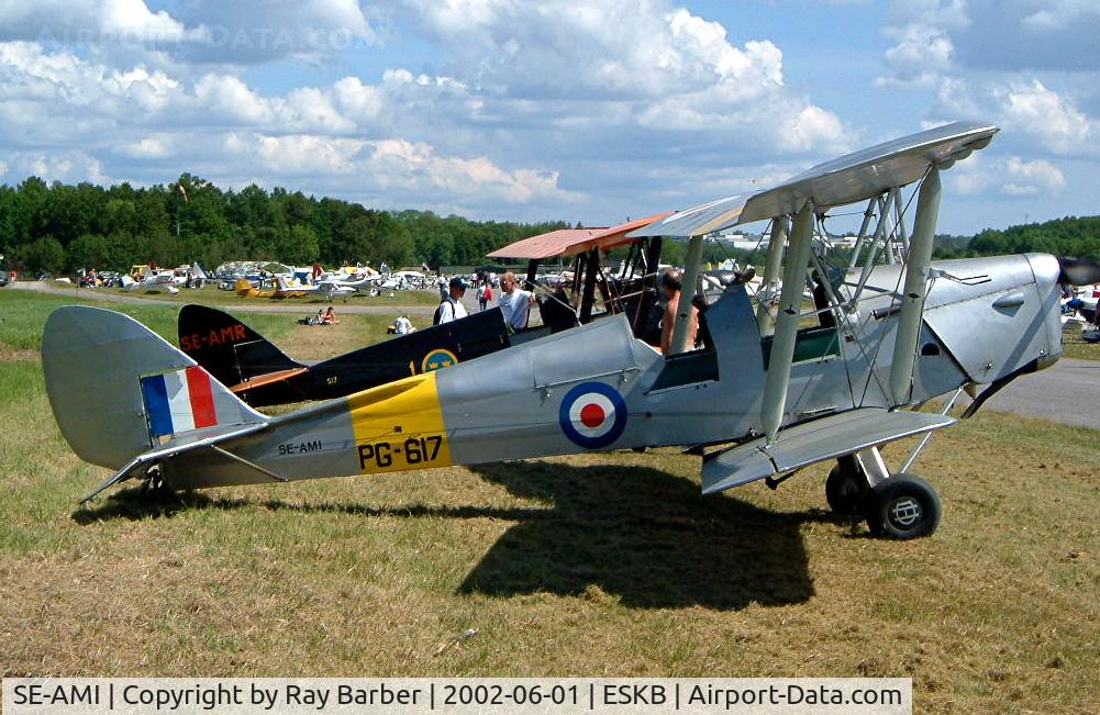 SE-AMI, 1944 De Havilland DH-82A Tiger Moth II C/N 86526, De Havilland DH.82A Tiger Moth [86526] Barkarby~SE 01/06/2002.