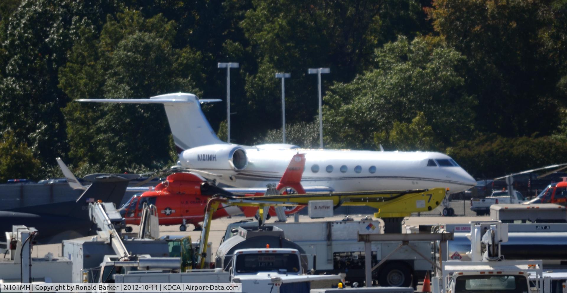 N101MH, 2000 Gulfstream Aerospace G-V C/N 609, DCA VA