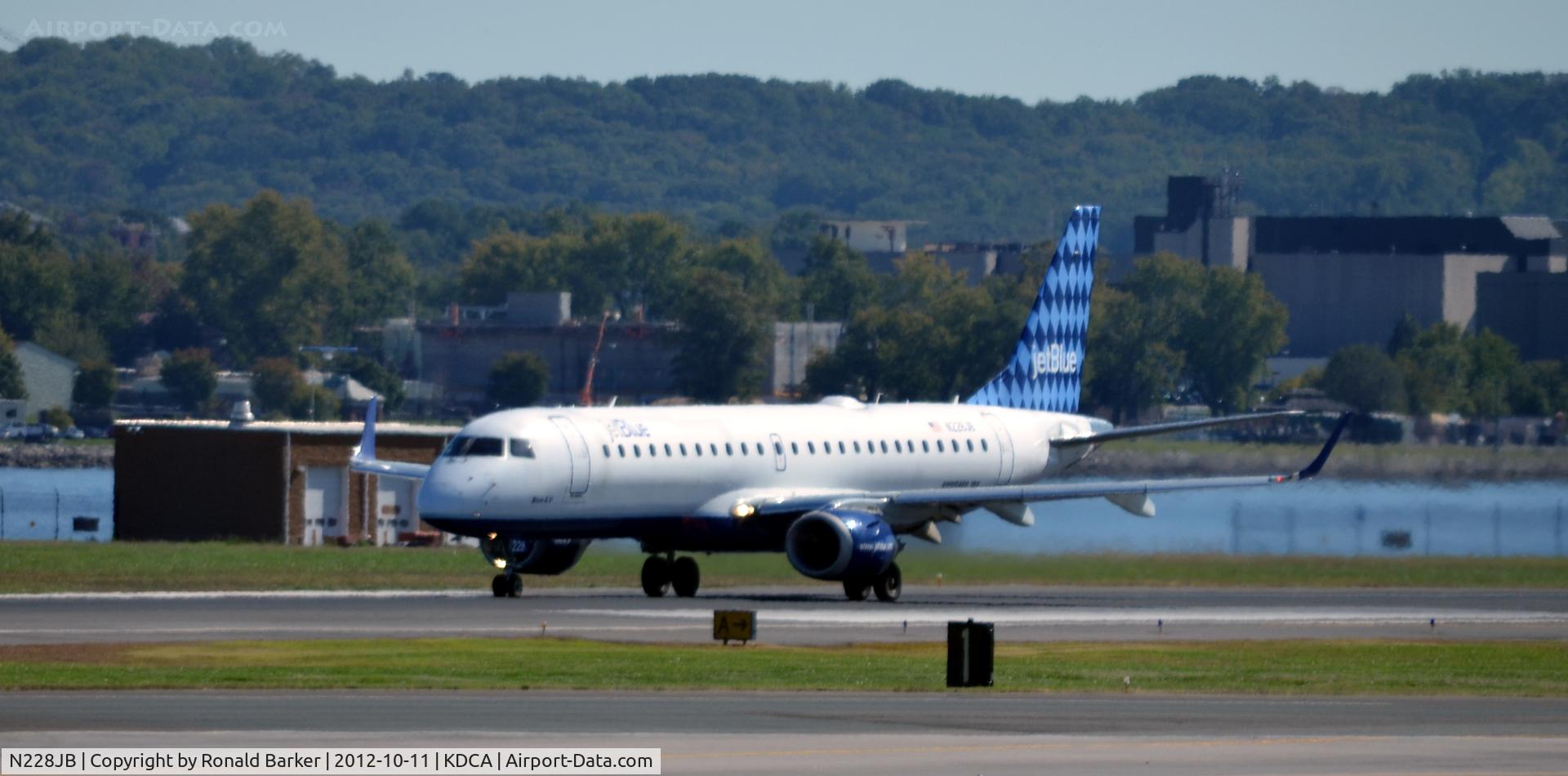 N228JB, 2006 Embraer 190AR (ERJ-190-100IGW) C/N 19000030, Takeoff DCA