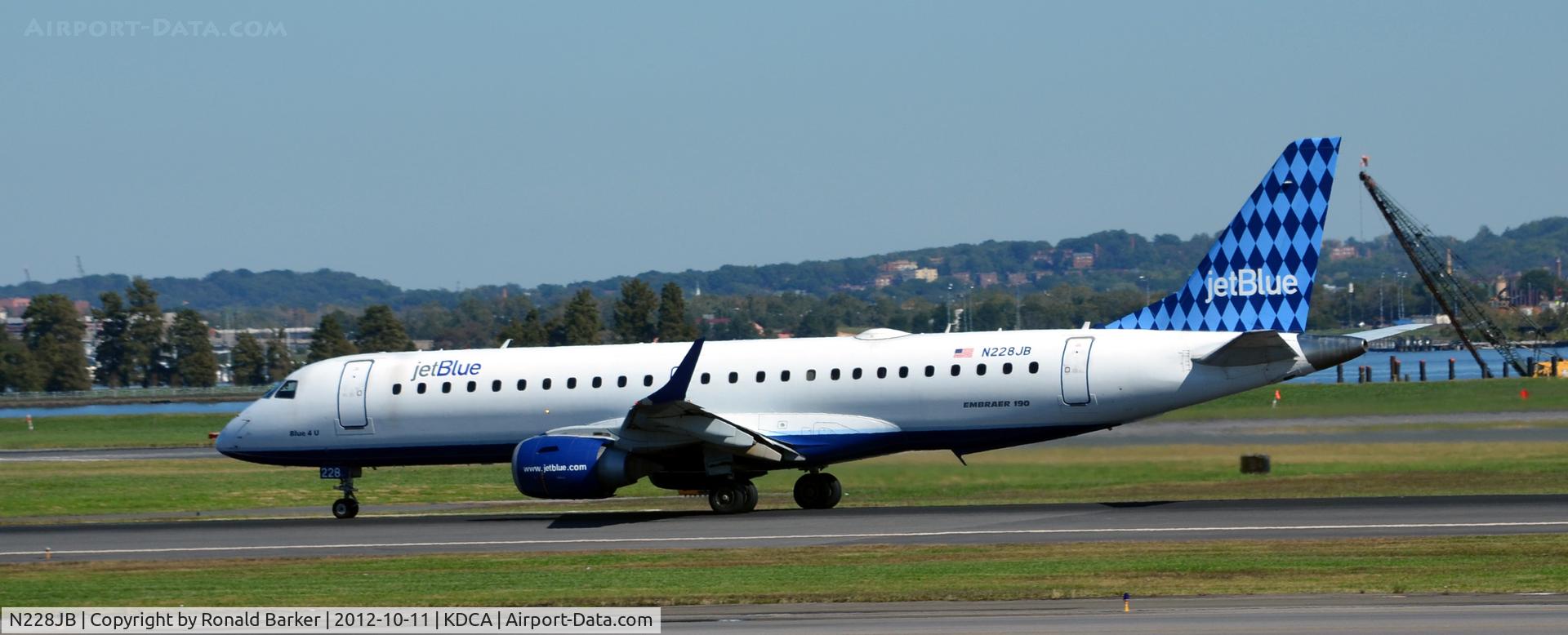 N228JB, 2006 Embraer 190AR (ERJ-190-100IGW) C/N 19000030, Takeoff DCA