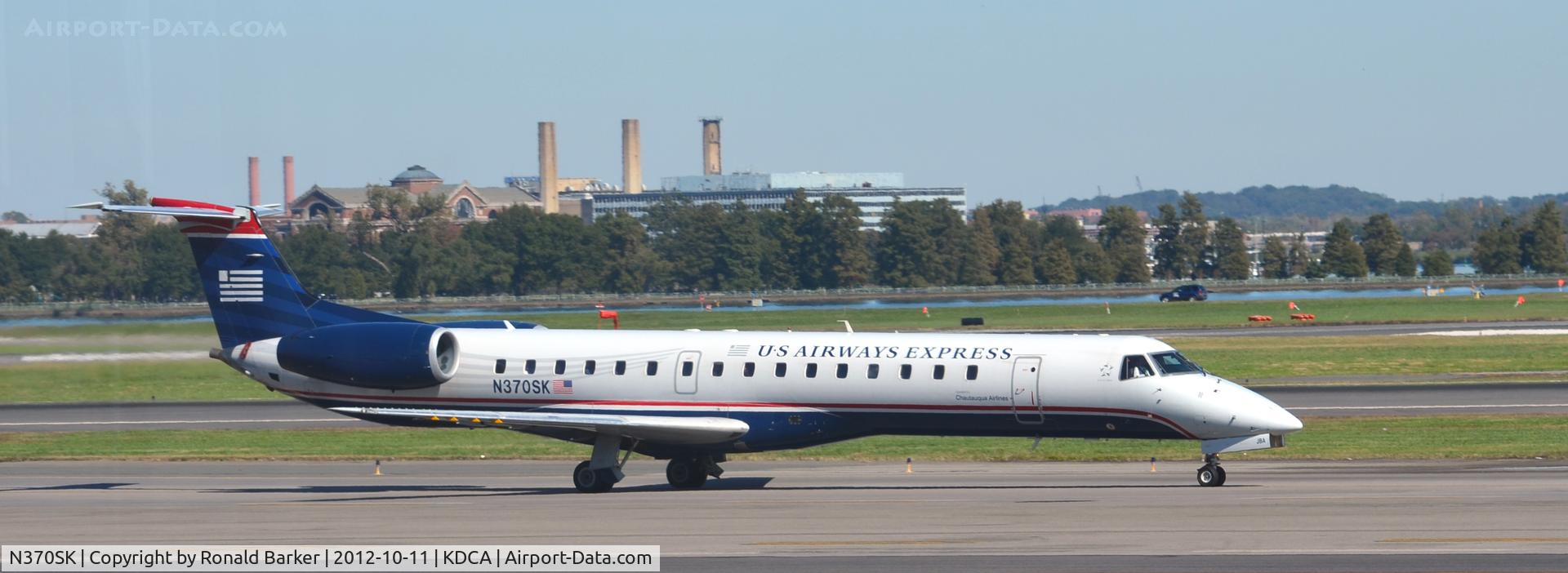 N370SK, 2001 Embraer ERJ-145LR (EMB-145LR) C/N 145515, Taxi DCA