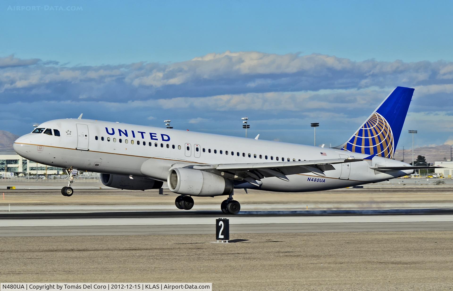 N480UA, 2001 Airbus A320-232 C/N 1555, N480UA United Airlines 2001 Airbus A320-232 C/N 1555

- Las Vegas - McCarran International (LAS / KLAS)
USA - Nevada, December 15, 2012
Photo: Tomás Del Coro