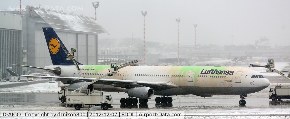 D-AIGO, 1998 Airbus A340-313X C/N 233, DUS airport while heavy snow weather